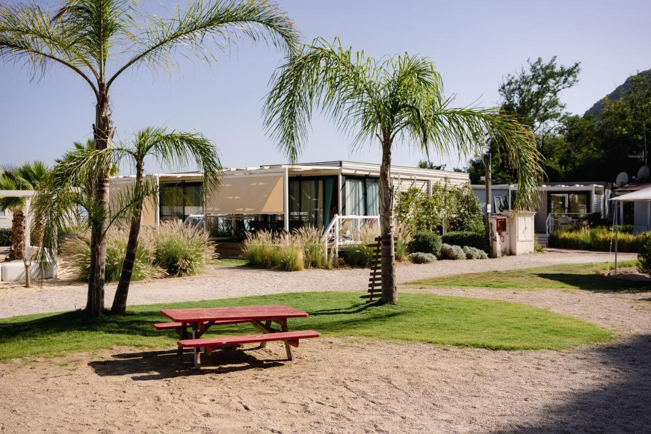 Le Palme Village テッラチーナ エクステリア 写真